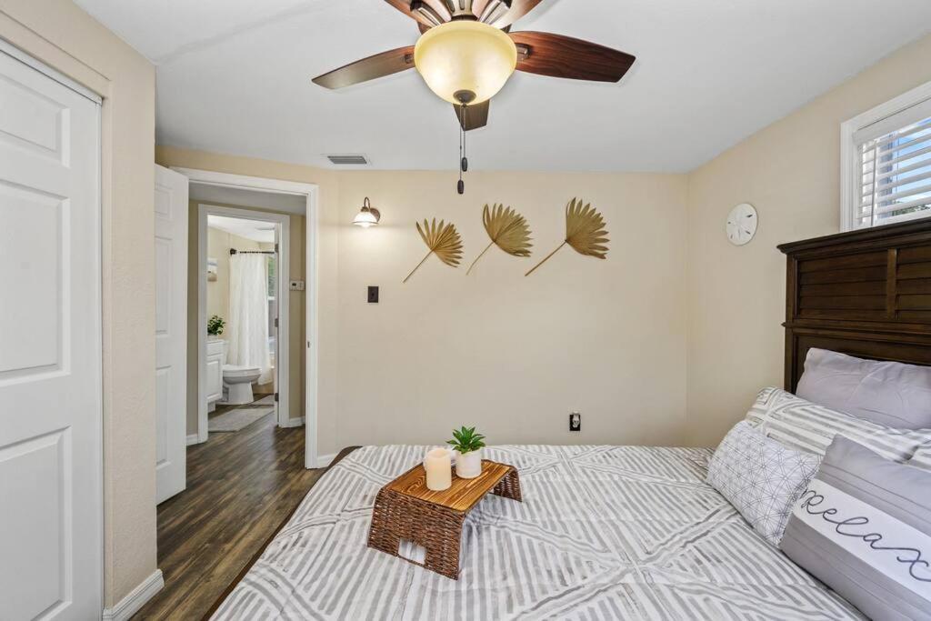 The Spanish Beach Home Only 10Mins From The Beach! Largo Bagian luar foto
